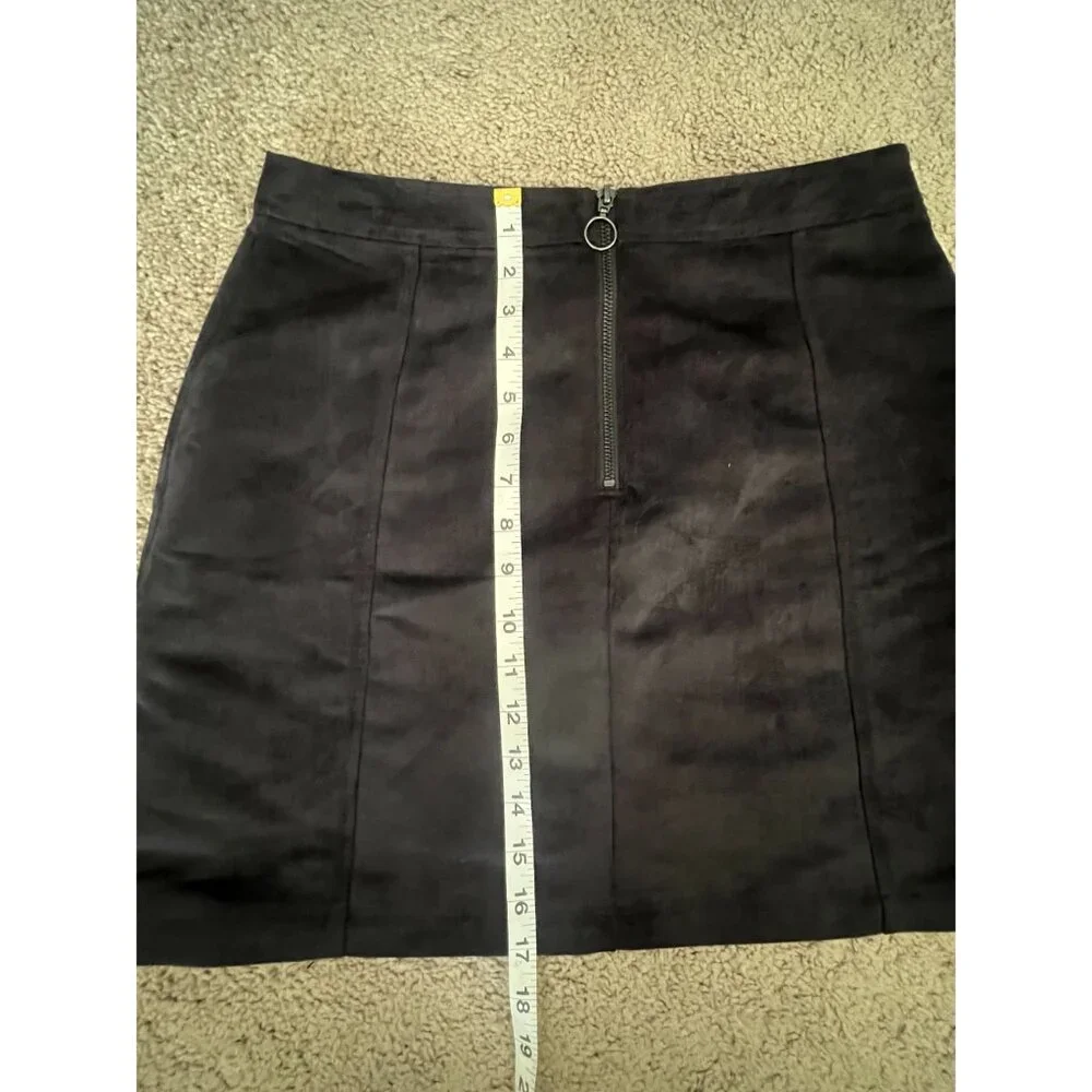 Old Navy Black Suede Utility Front Pocket Zipper Mini Skirt - Size 6 - Picture 9 of 9